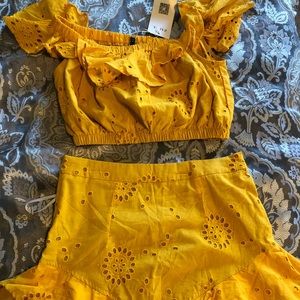 Golden ruffled crop outfit